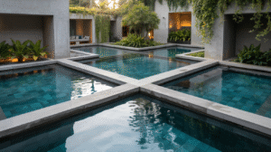 בריכת שחייה בחצר